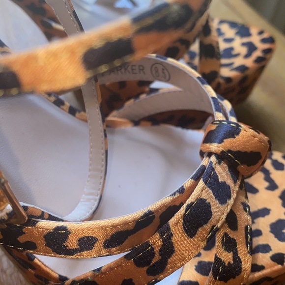 Cheetah print heeled shoes - Picture 6 of 7
